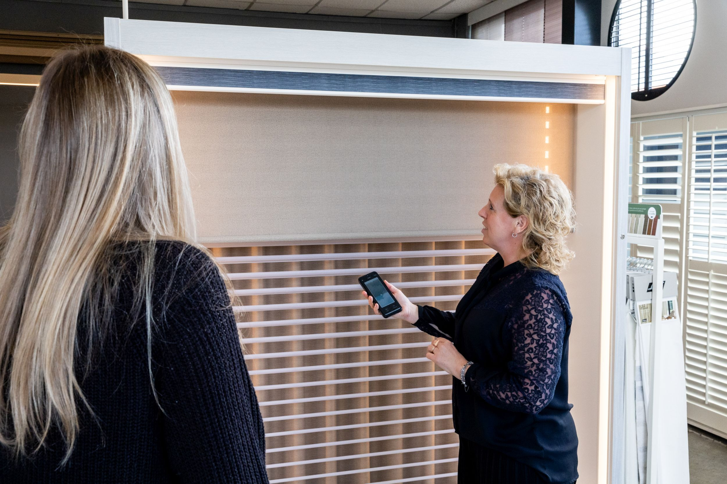 Gratis elektrische bediening bij Luxaflex® raamdecoratie